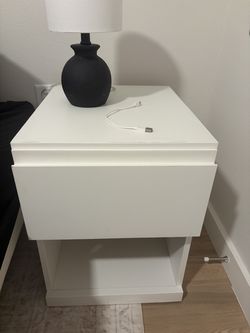 Set of 2 nightstands - white