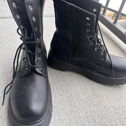 Pretty Little Thing Utility Boots