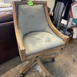 Beautiful Office Desk  Chair New Fully Assembled 