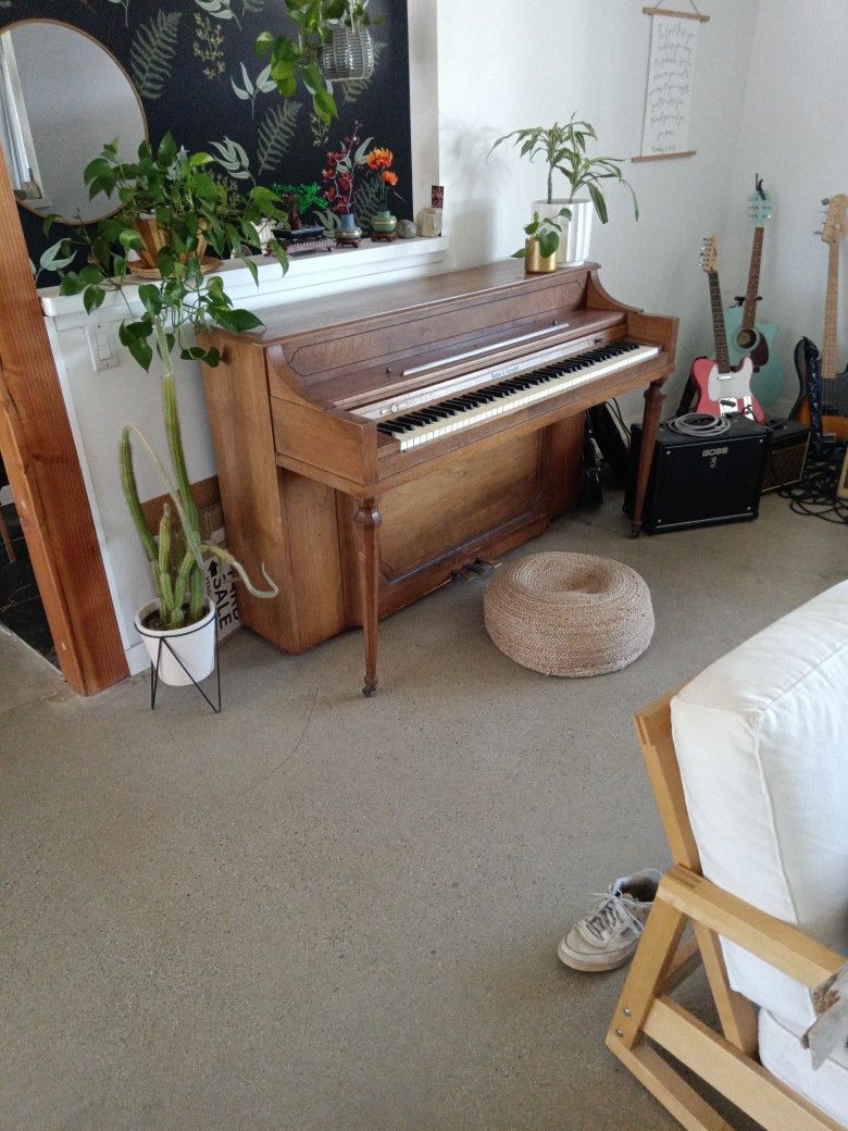 Piano , Plays Well , Tuned