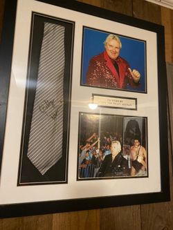 Tie worn and autographed by Bobby The Brain Hernan