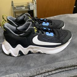 Nike Basketball/Tennis Shoes