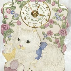 Kitten Clock of Ceramic.
