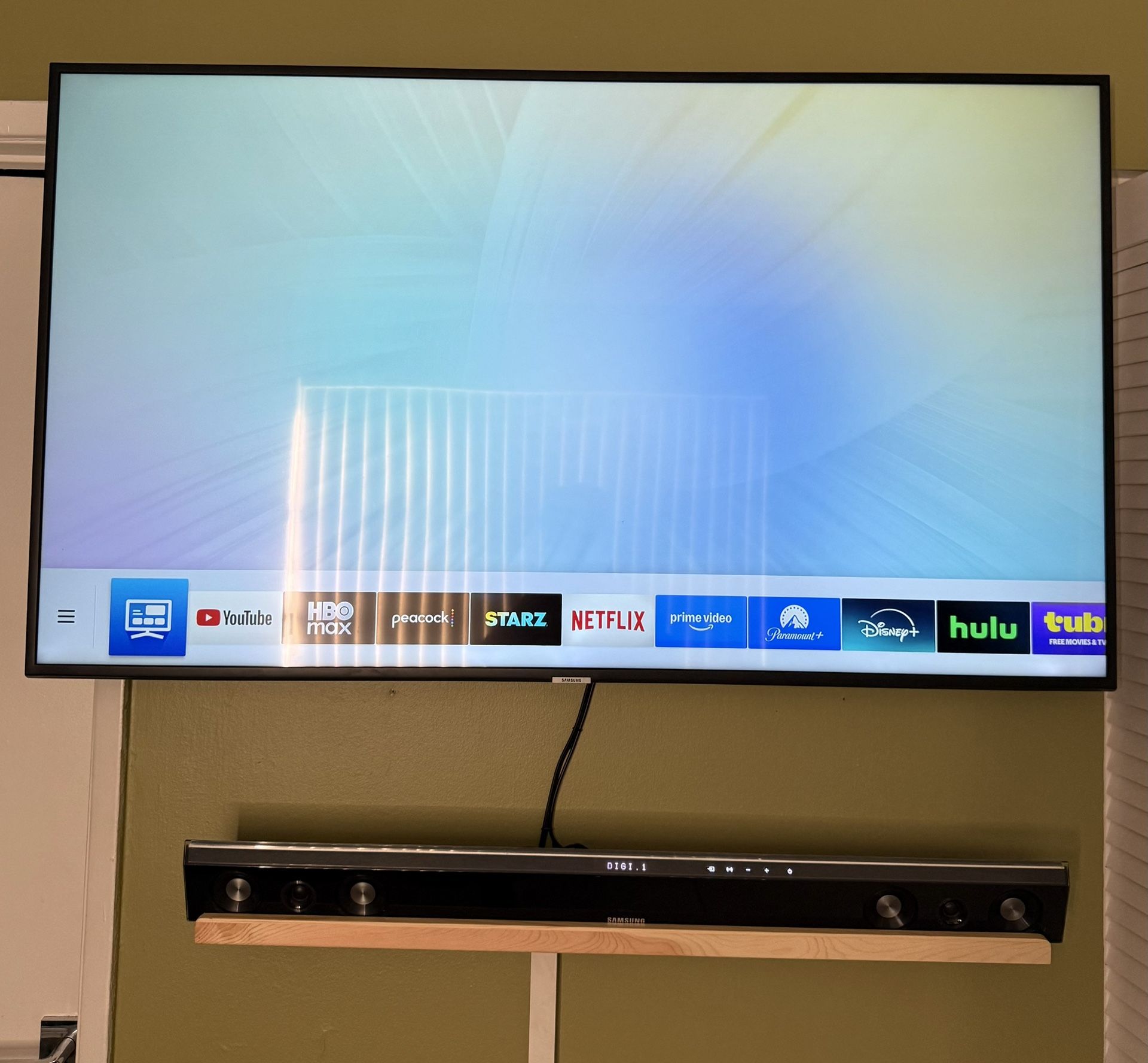 Samsung Smart TV 55” 4K & Samsung Soundbar w/ Bluetooth Subwoofer OBO