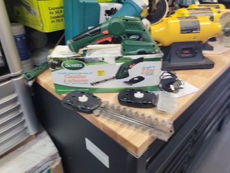 SHRUB SHEAR WITH 2 ATTACHMETMENTS 