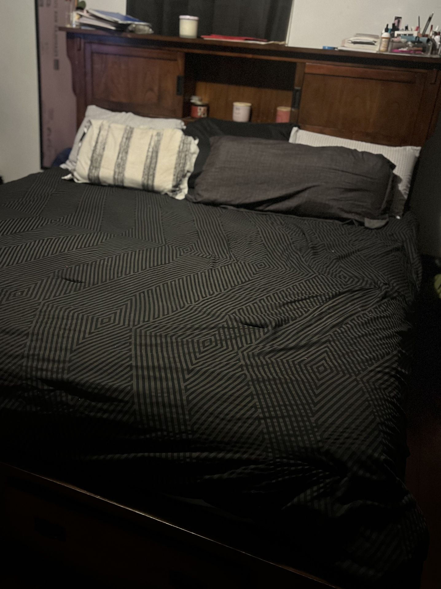 King Size Bed w/Storage