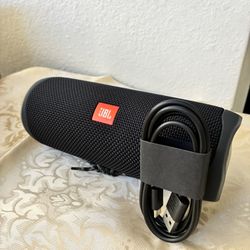 JBL Flip 5 Bluetooth Speaker (NEW)