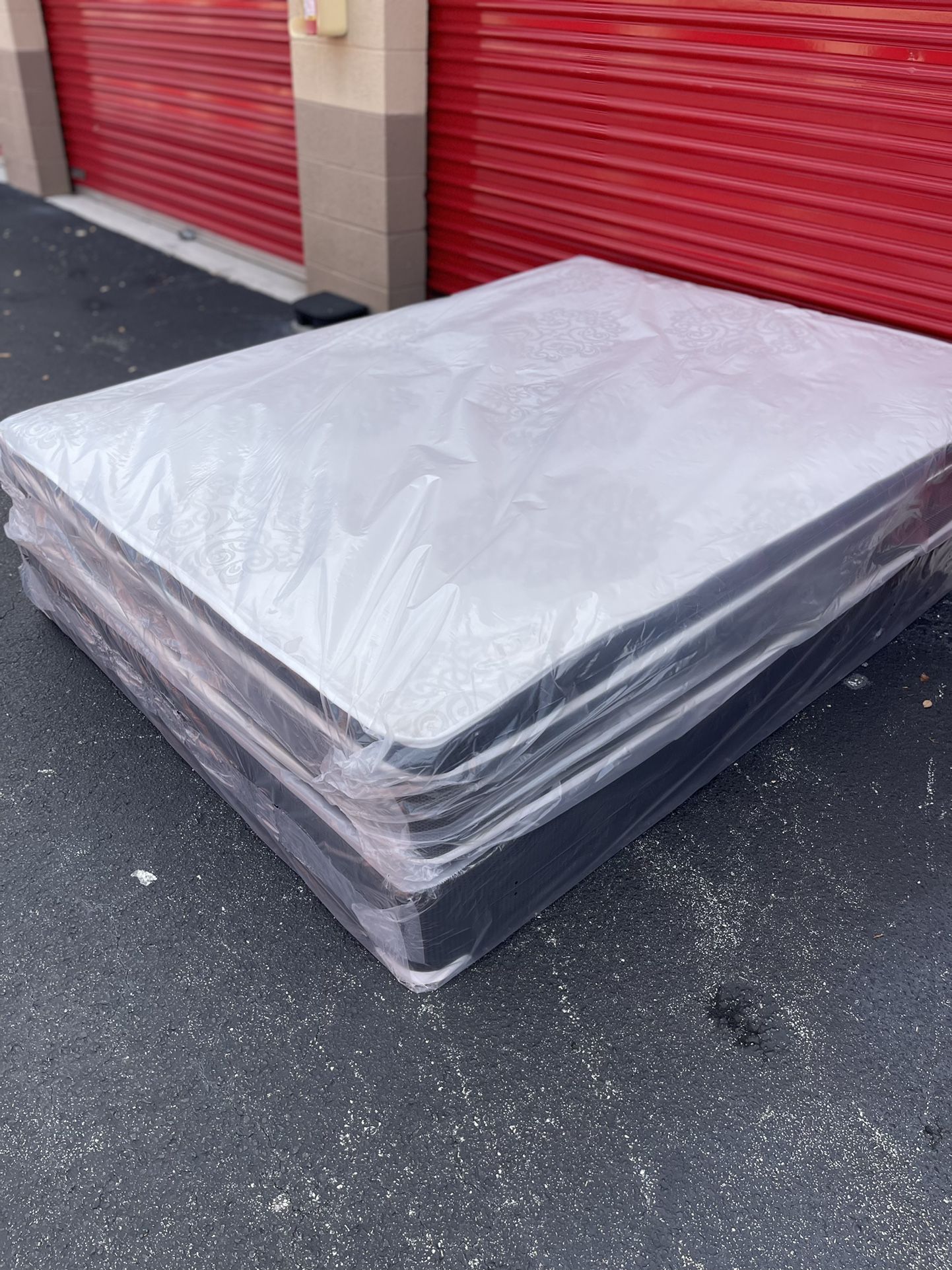 Mattress Queen Size Pillowtop With Box Spring // New // We Offer 🚚
