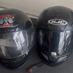 2 Helmets 