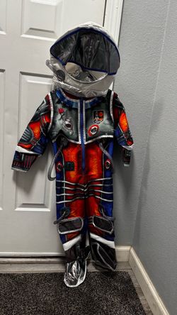 Kids size 3,4 costume in good condition