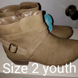 NEW- Boots size 2 youth.