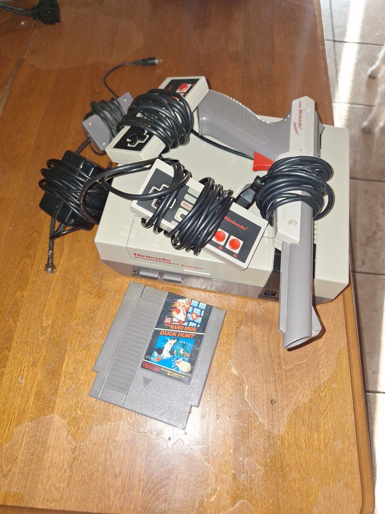 Nintendo NES System With All Hookups To Controllers And Zapper $80 All In Working Condition Pick Up Only