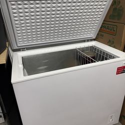 Frigidaire 7-cu ft Garage Ready Chest Freezer