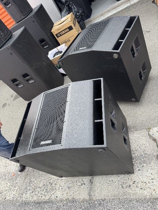 2 Pioneers SUB Xprs215
