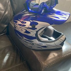 Casco para niño de 10 años para moto color azul, incluye lentes $65