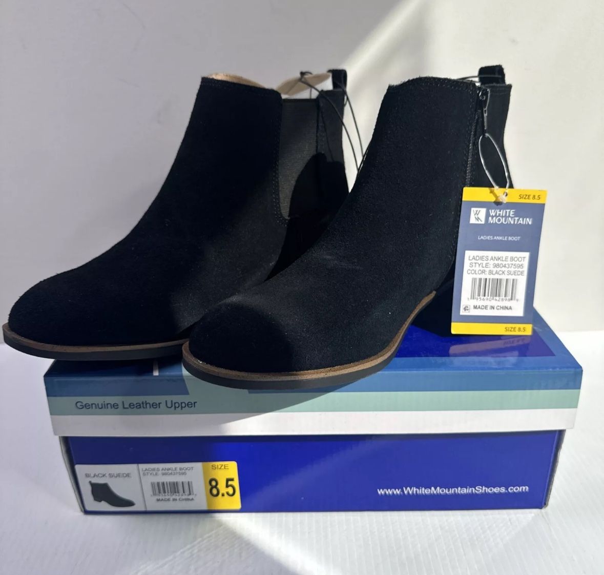 White Mountain Women's Suede Leather Side Zip Ankle Bootie Size 8.5 Black