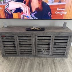 Farmhouse/Modern TV Console With Lots Of Storage. L75