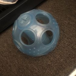 Little Chews Treat Dispenser 