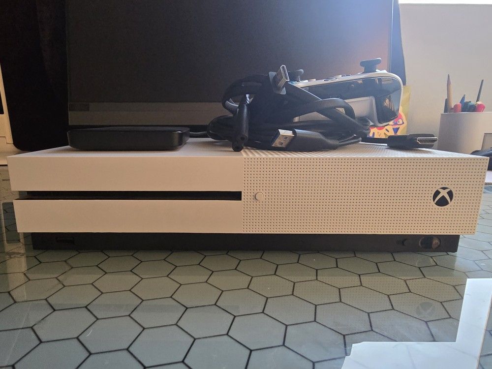 Xbox One S (Like New)