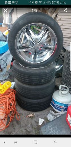Im selling my rims p245/50R20 5 lug universal