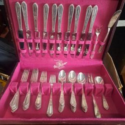 Holmes And Edward Inlaid Is Flatware Set 