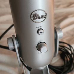 Blue YETI USB Microphone With Screen