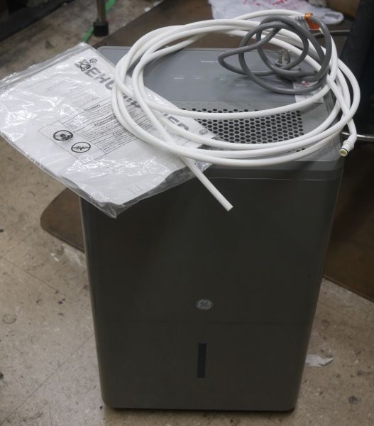 GE Dehumidifier APHL50LBQ1 GRAY 49.61 PINTS PRE OWNED 885904-1
