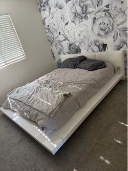Queen platform bed