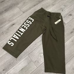 Essential Sweats 2025 Military Green Size XL 