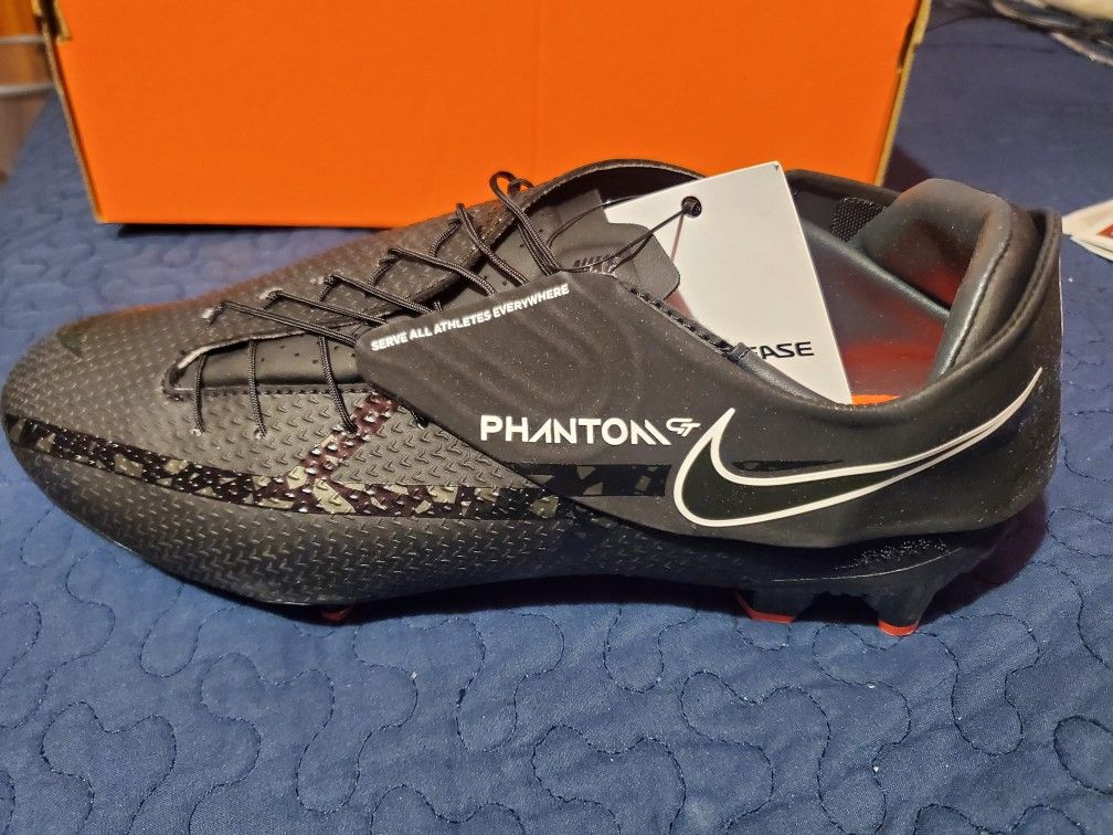 Nike Phantom Soccer Cleats 