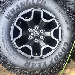 4 RAM TRX RIMS&TIRES 325-65R18