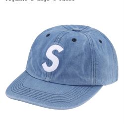 SUPREME PIGMENT “S” LOGO 6 PANEL HAT
