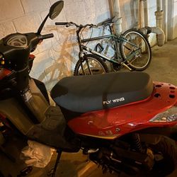Flowing 50CC Scooter
