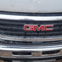 From ClipFor sale: GMC 2500 hood bumper and grille, not very good as seen in the photos.