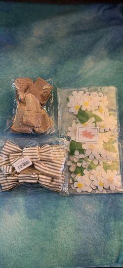 Bundle With 4 Bows And Flower Set