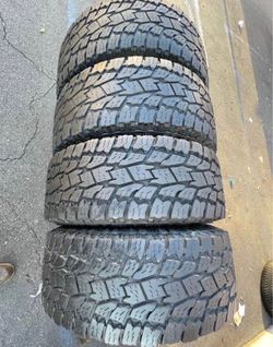 285/75/16 toyo Selling a set of 4 tires in excellent condition 🫡
