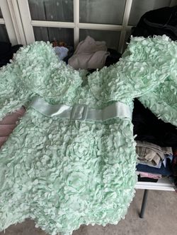 Los Dos Negros Son Uno L El Otro Es M  Cada Uno Lo Doi En 60 El Verde sito 40 La Blusita Blanca En 10 Es Nueva 