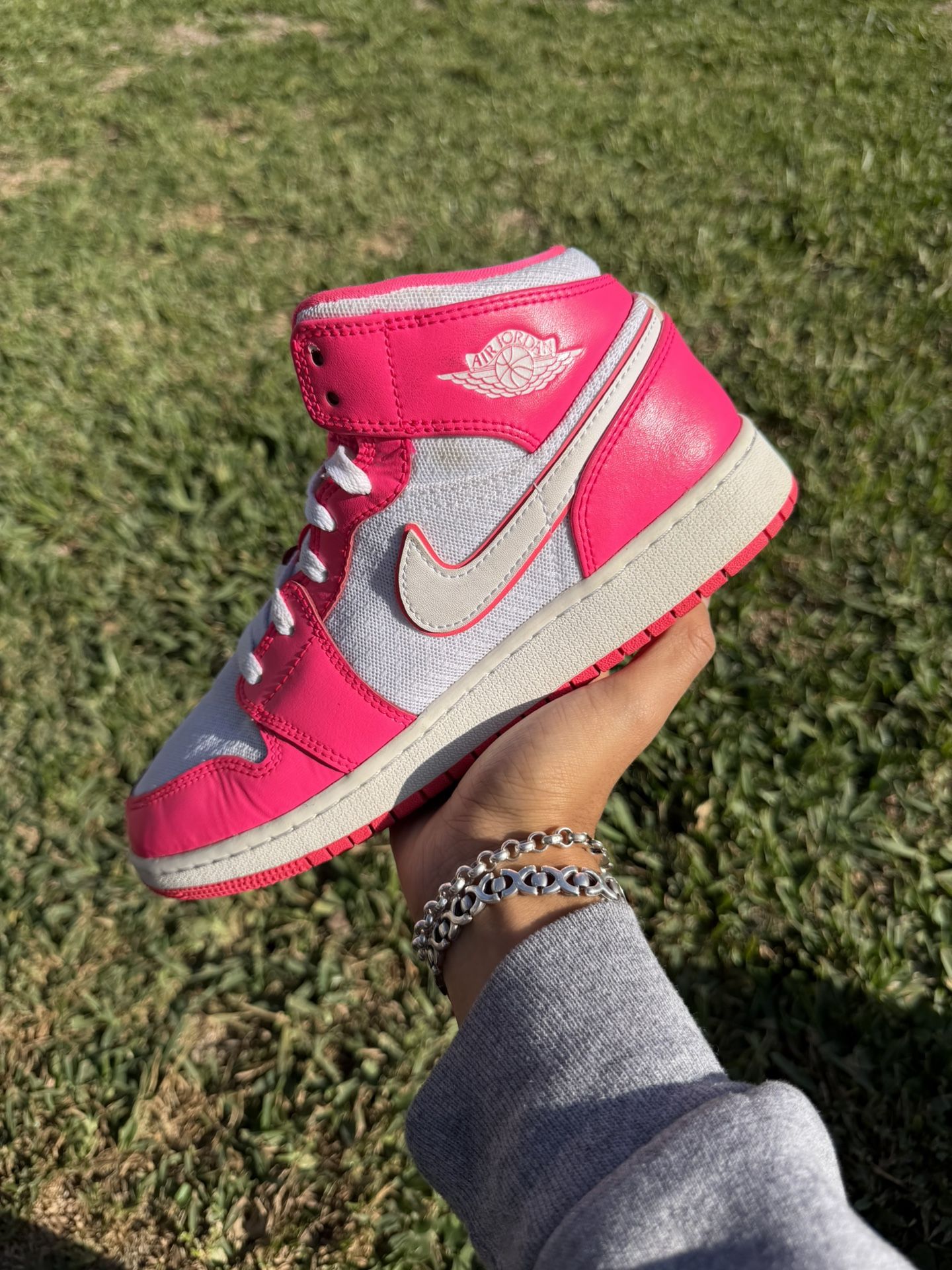 Jordan 1 Mid GS “Hyper Pink White” Size 6Y/7.5W