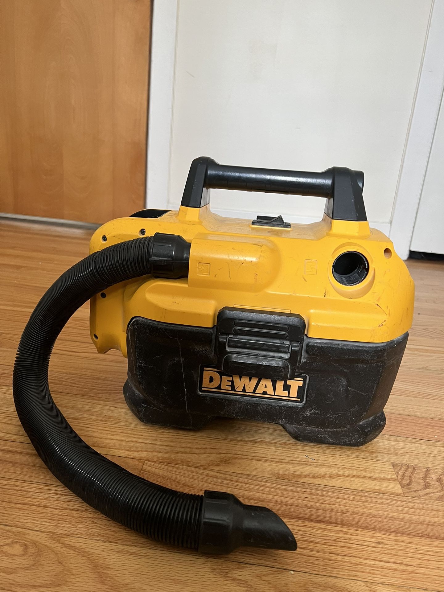 vacuum cleaner Dewalt.