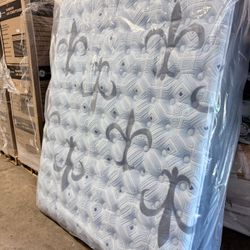 QUEEN MATTRESS STEARNS AND FOSTER ESTATE FIRM PILLOWTOP 