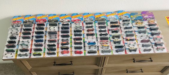 Lot of 93 hotwheels