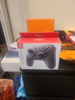 NINTENDO SWITCH PRO CONTROLLER