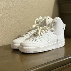 Nike air force 1 07 size 9.5 Men