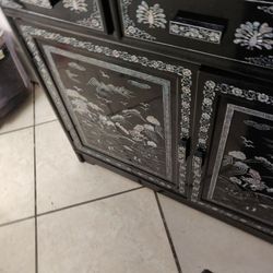 Mother Of Pearls Black Lacquer Inlaid  Curio Display Cabinet With Built In Light 