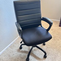 Rolling Office Chair – Works Great