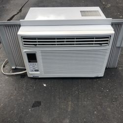 Very Good Condition Kenmore Air Conditioner 