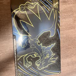 Pokemon Mega Charizard Ultra Premium Collection