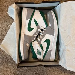 S. 11 Air Jordan 1 Mid White/Pine Green Smoke Grey