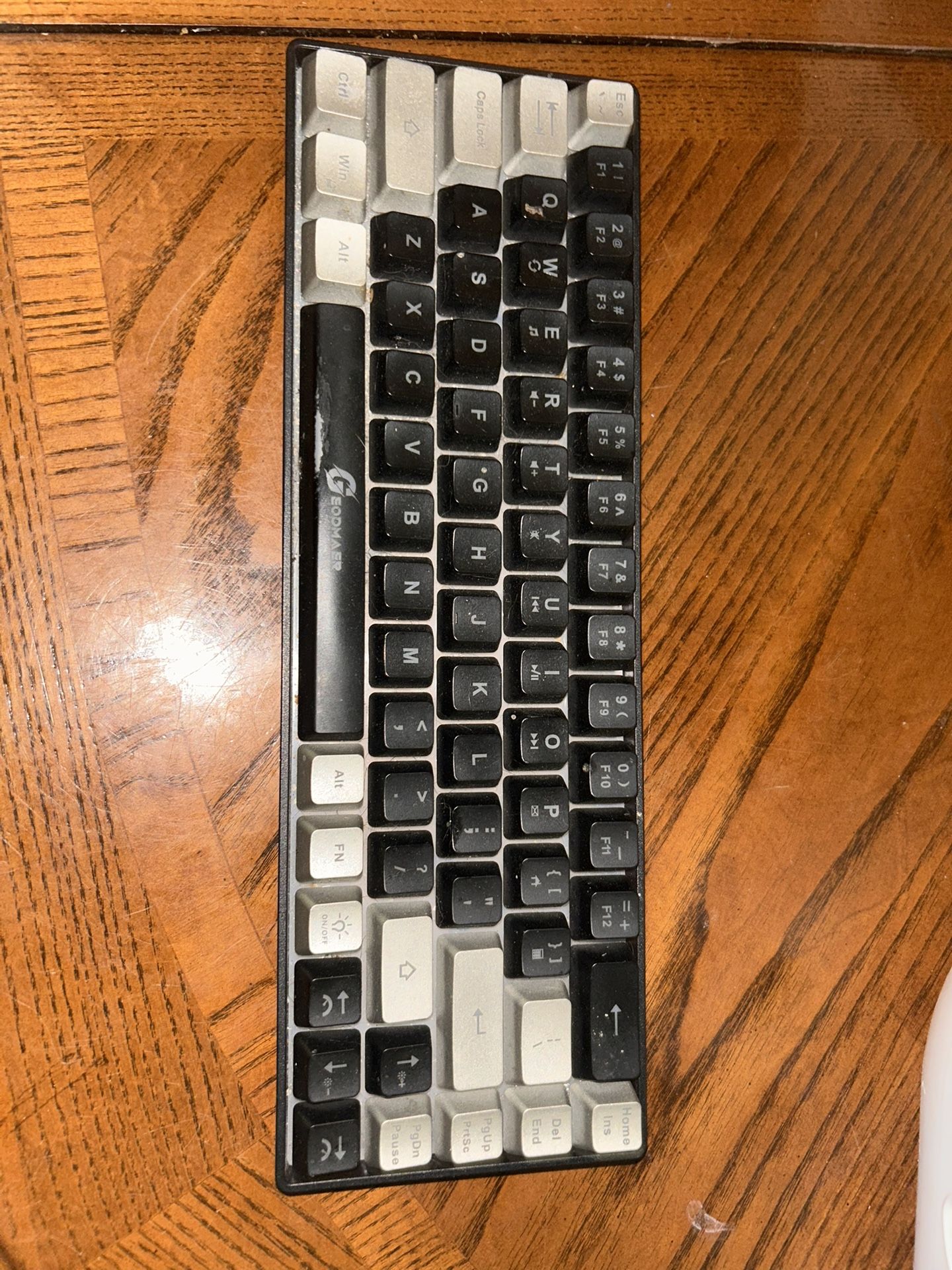 Wireless gaming keyboard