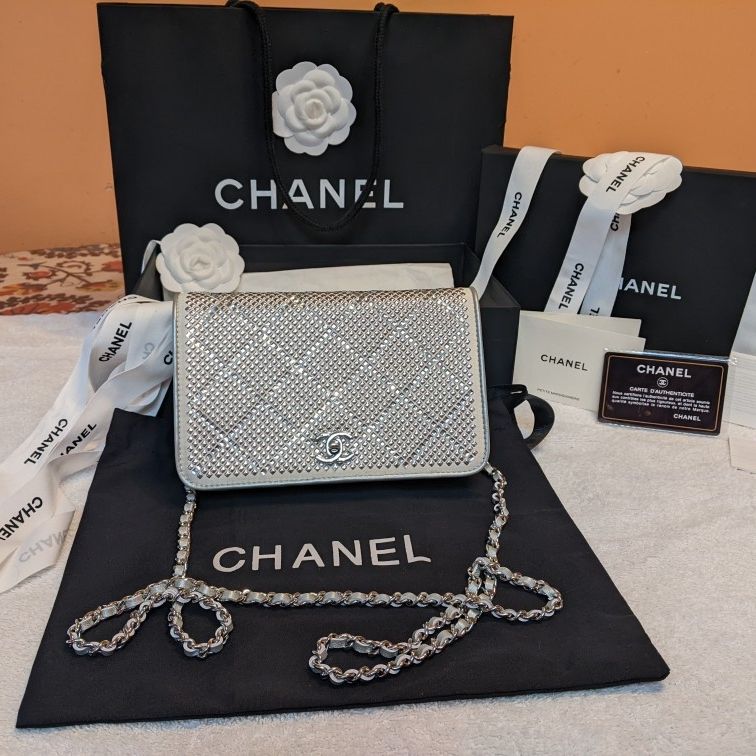 Chanel VIP Black Wallet + Chanel Phone Case Bag for Sale in New York, NY -  OfferUp